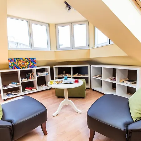 Apartment Spacious Design Loft In Beautiful Neighborhood *